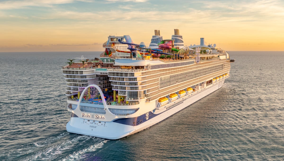 Icon of the Seas Sailing and Wake